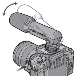PANASONIC DMW-MS1E - Faites glisser le microphone sur la griffe porte-accessoires de l'appareil photo jusqu'à ce qu'il soit complètement inséré. - 3