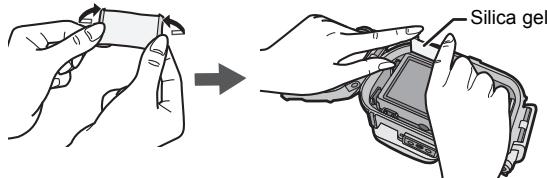 PANASONIC DMWMCTZ40PP - Inserte el silicagel (suministrado). - 2