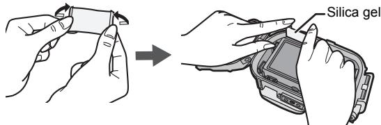 PANASONIC DMWMCTZ40PP - Inserire il silica gel (in dotazione). - 2