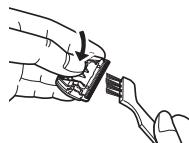 PANASONIC ER-GC20 - Limpar o aparador com as lâminas removidas - 3