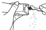 PANASONIC ER-GC20 - Cleaning the clipper with the blades removed - 2
