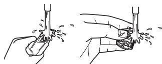 PANASONIC ER-GC20 - Reinigen der Haarschneidemaschine mit entfernten Klingen - 4