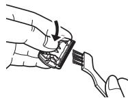 PANASONIC ER-GC20 - Reinigen der Haarschneidemaschine mit entfernten Klingen - 3