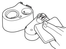 PANASONIC ER-GY10 - Cleaning the charger - 2