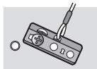 PANASONIC SC-HTB520 - Ajustez le support de sécurité avec la cordelette attachée (⇒ 11) pour qu'il s'adapte aux parties saillantes et vissez le support de sécurité solidement en place. - 3