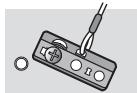 PANASONIC SC-HTB520 - Stellen Sie den Sicherheitsshalter mit dem angebrachten Seil ( offen) so ein, dass er in die vorstehenden Teile greift und schrauben Sie den Sicherheitsshalter fest ein. - 3