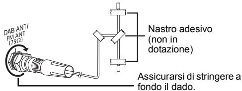 DAB ANT/FM ANT (75Ω) Nastro adesivo (non in dotazione) Assicurarsi di stringere a fondo il dado.