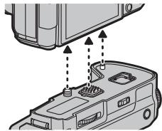 PANASONIC DMW-BGG1PP - Mounting on and removing from the digital camera - 2