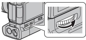 PANASONIC DMW-BGG1PP - Installazione sulla fotocamera digitale e rimozione alla stessa - 3