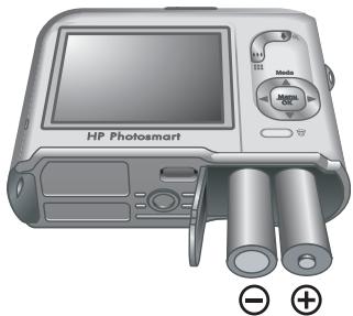 HP PHOTOSMART M627 - Installation des piles - 2