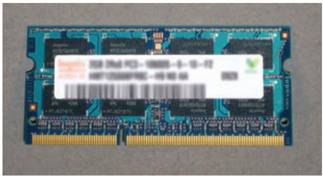 HP PAVILION ALL-IN-ONE MS228 - Upgrading or Replacing Memory - 1