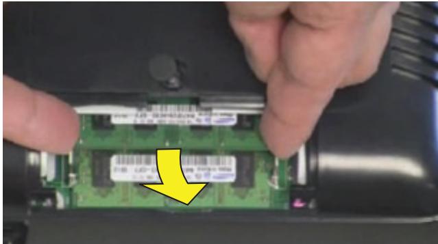 HP PAVILION ALL-IN-ONE MS228 - Removing the Memory - 7