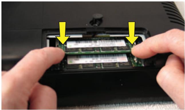 HP PAVILION ALL-IN-ONE MS228 - Installing a New Memory Card - 3