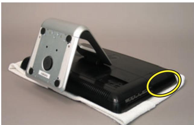 HP PAVILION ALL-IN-ONE MS228 - Removing the Memory - 1