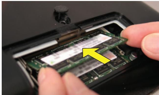 HP PAVILION ALL-IN-ONE MS228 - Installing a New Memory Card - 2
