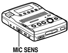 SONY MZ-B100 - Выберите чувствительность микрофона. - 1