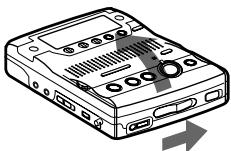 SONY MZ-B100 - Вставьте минидиск. - 1