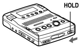 SONY MZ-B100 - Разблокируйте пульт дистанционного управления. - 1