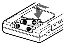 SONY MZ-B50 - Insert dry batteries. - 2