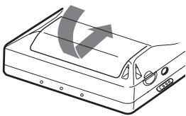 SONY MZ-N510 - Insert the rechargeable battery - 3