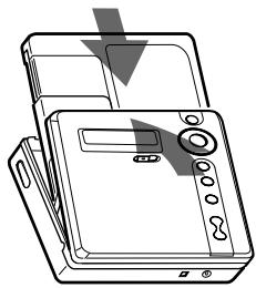 SONY MZ-N707 - Insert an MD. - 2