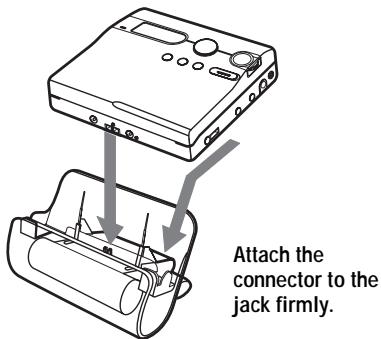 SONY MZ-N910 - Charge the rechargeable battery. - 2