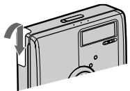 SONY MZ-NH900 - Insert the rechargeable battery. - 3