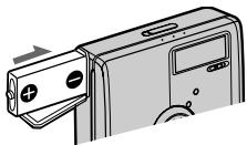 SONY MZ-NH900 - Insert the rechargeable battery. - 2