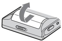 SONY MZ-NHF800 - Insert the rechargeable battery. - 1
