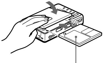 SONY MZ-R30 - Legen Sie eine MD ein. - 2