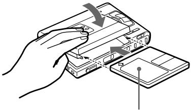 SONY MZ-R50 - Insert a recordable MD. - 2
