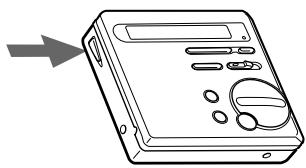 SONY MZ-R70 - Insert a recordable MD. - 1