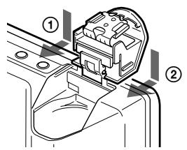 SONY MZ-R70 - On the lid of the battery compartment - 2