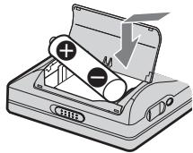 SONY MZ-RH710 - Insert an alkaline dry battery. - 2