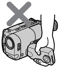 SONY CCD-TRV33 - Cautions on the viewfinder and the LCD - 2