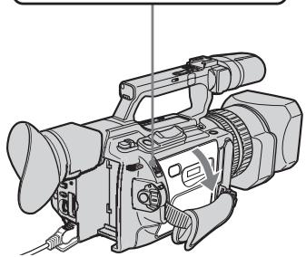 SONY DCR-VX2100E - Inserting a cassette (p. 22) - 2