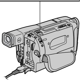 SONY CCD-TRV48E - Установка кассеты (стр. 21) - 2