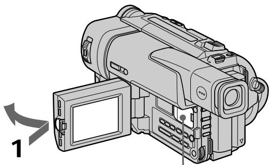 SONY CCD-TRV48E - Замена литиевой батарейки - 1
