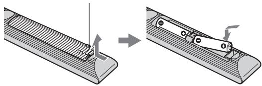 SONY KDL-37V5500 - Inserimento delle batterie nel telecomando - 1