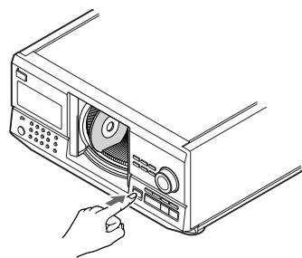 SONY CDP-CX220 - Inserting CDs - 8