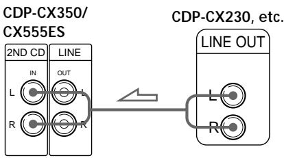 SONY CDP-CX555ES - Ligue os dois leitores com um cabo áudio (consulte também “Ligações” na página 5). - 1