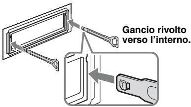 Gancio rivolto verso l'interno.