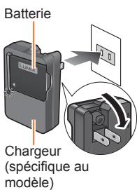 PANASONIC LUMIX DMC-LX7 - Branchez le chargeur sur la prise de courant - 1