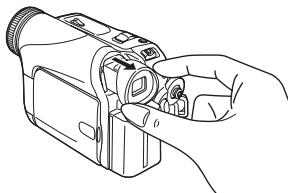 PANASONIC NV-GS17 - ■ De zoeker uittrekken - 1