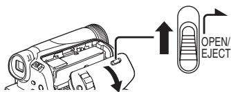 PANASONIC NV-GS17 - Insertion/retrait d'une cassette - 1