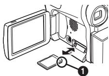 PANASONIC NV-GS21EK - Inserimento/rimozione di una scheda - 2