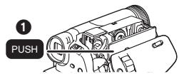 PANASONIC NV-GS21EK - Inserimento/rimozione di una cassetta - 3