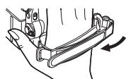 PANASONIC NV-GS22 - ■ Benutzung als Handgriffriemen - 3