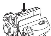 PANASONIC NV-GS22 - Introduction de la cassette - 2