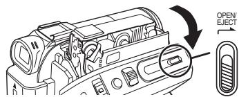 PANASONIC NV-GS320 - Insertion/retrait d'une cassette - 1